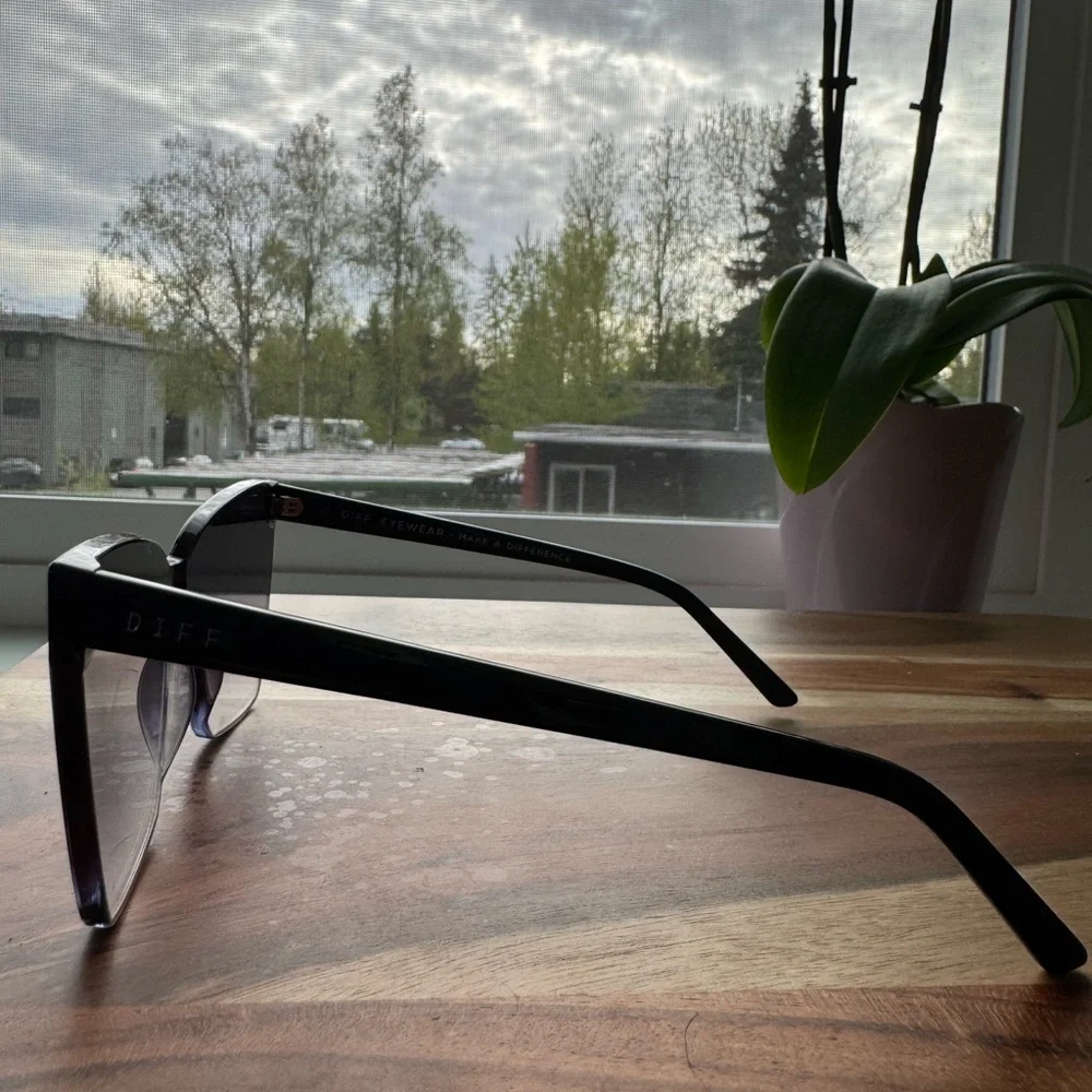 Diff Eyewear Goldie Black Sunglasses new with case - Picture 4 of 5